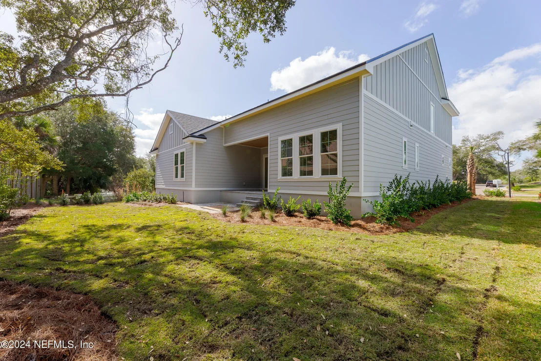 Photo of 372 RIDGEWAY Road