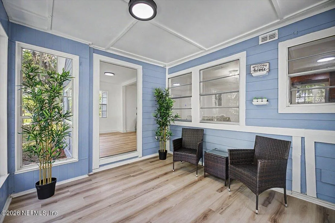 Photo of 2520 LARSEN Road