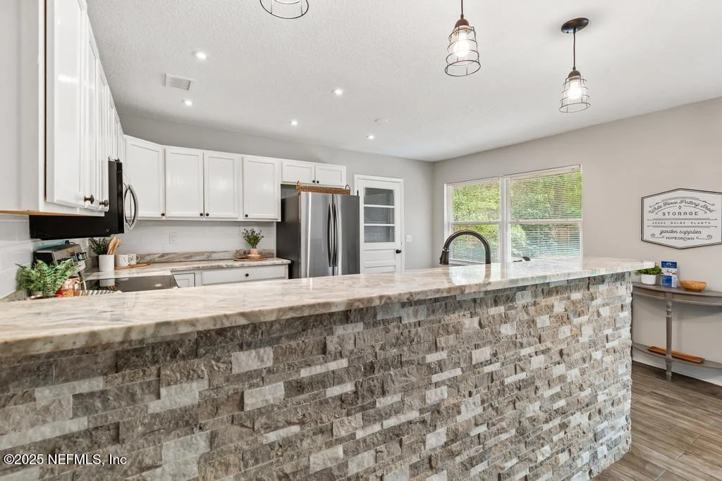 Photo of 1340 CLEMENTS Road