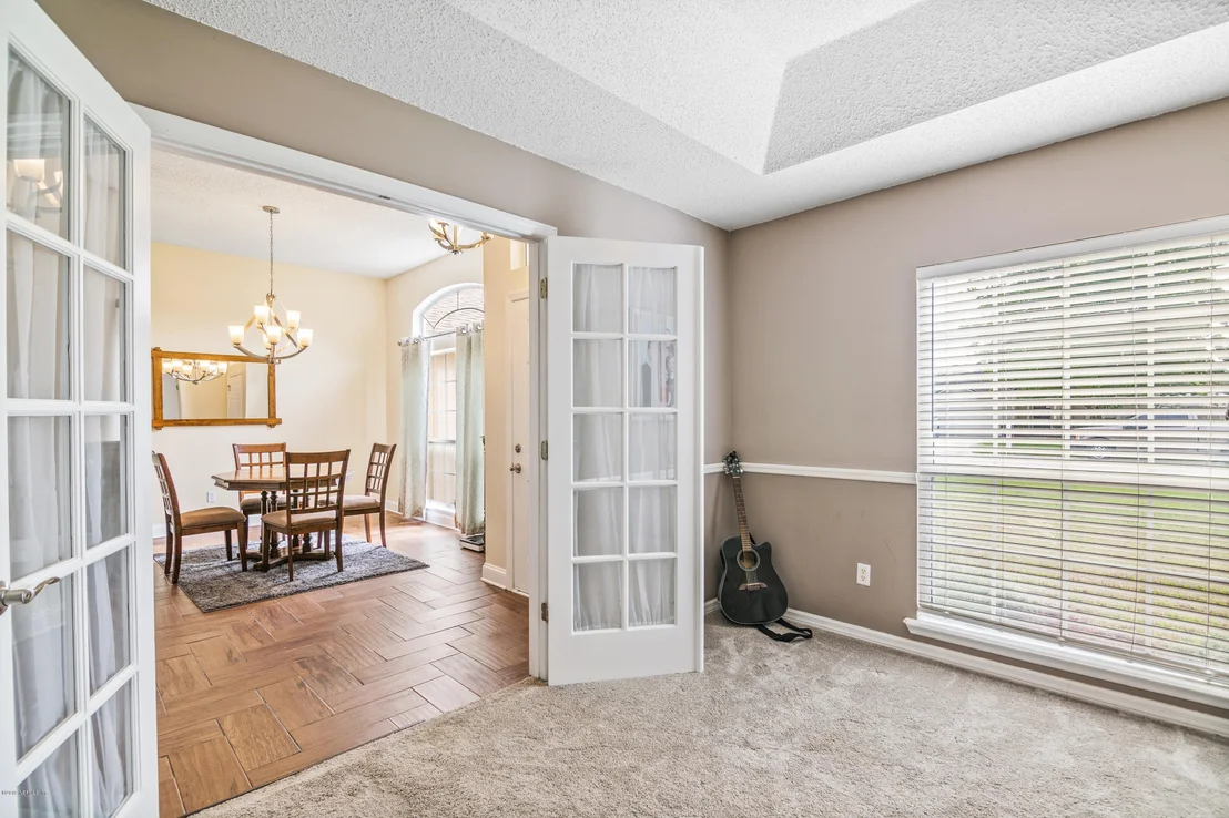 Photo of 221 JOHNS GLEN Drive