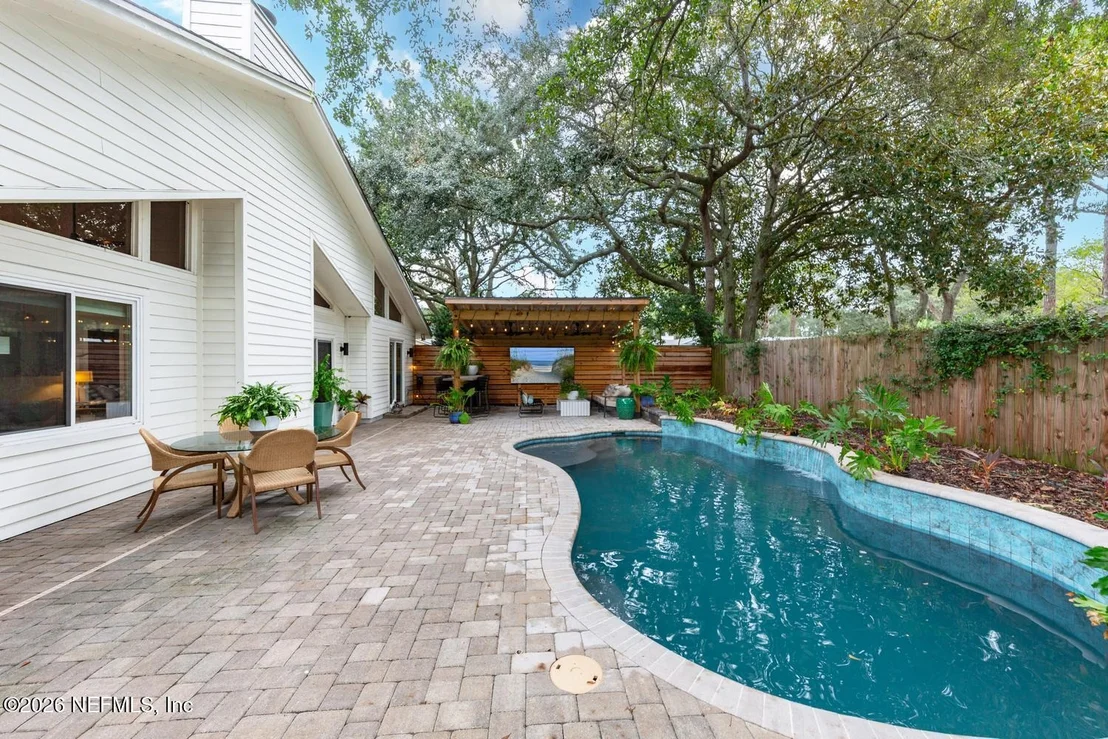 Photo of 1105 KINGS Road