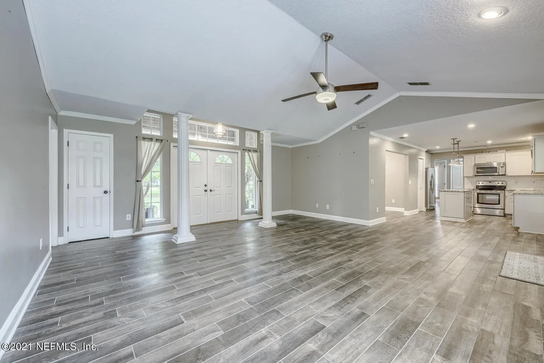 Photo of 370 CIRCLE Drive W