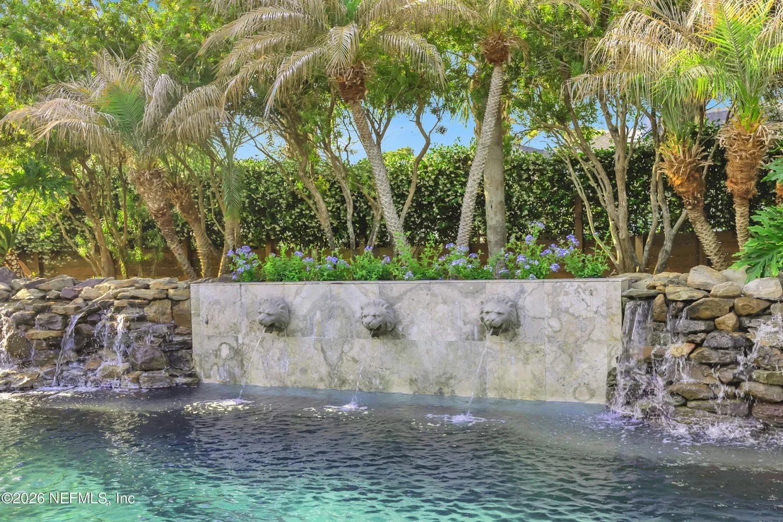 Photo of 33 CORONA Road