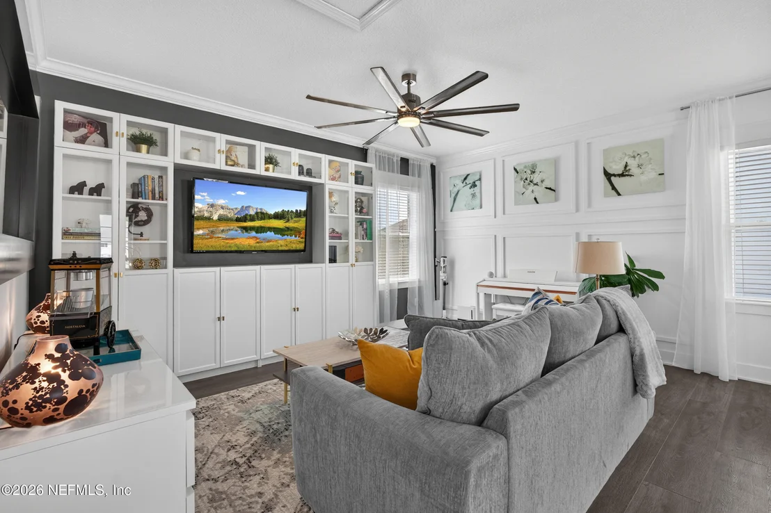 Photo of 381 PARKBLUFF Circle