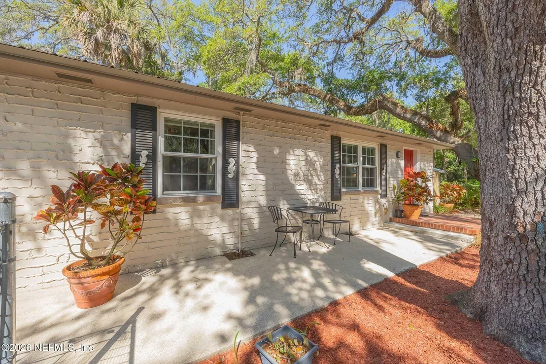 Photo of 6 DOUGLAS Avenue