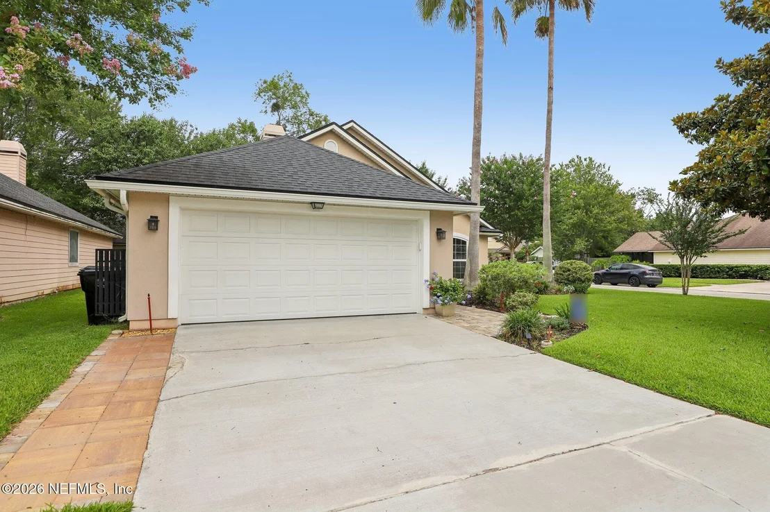 Photo of 1876 LAKE FOREST Lane