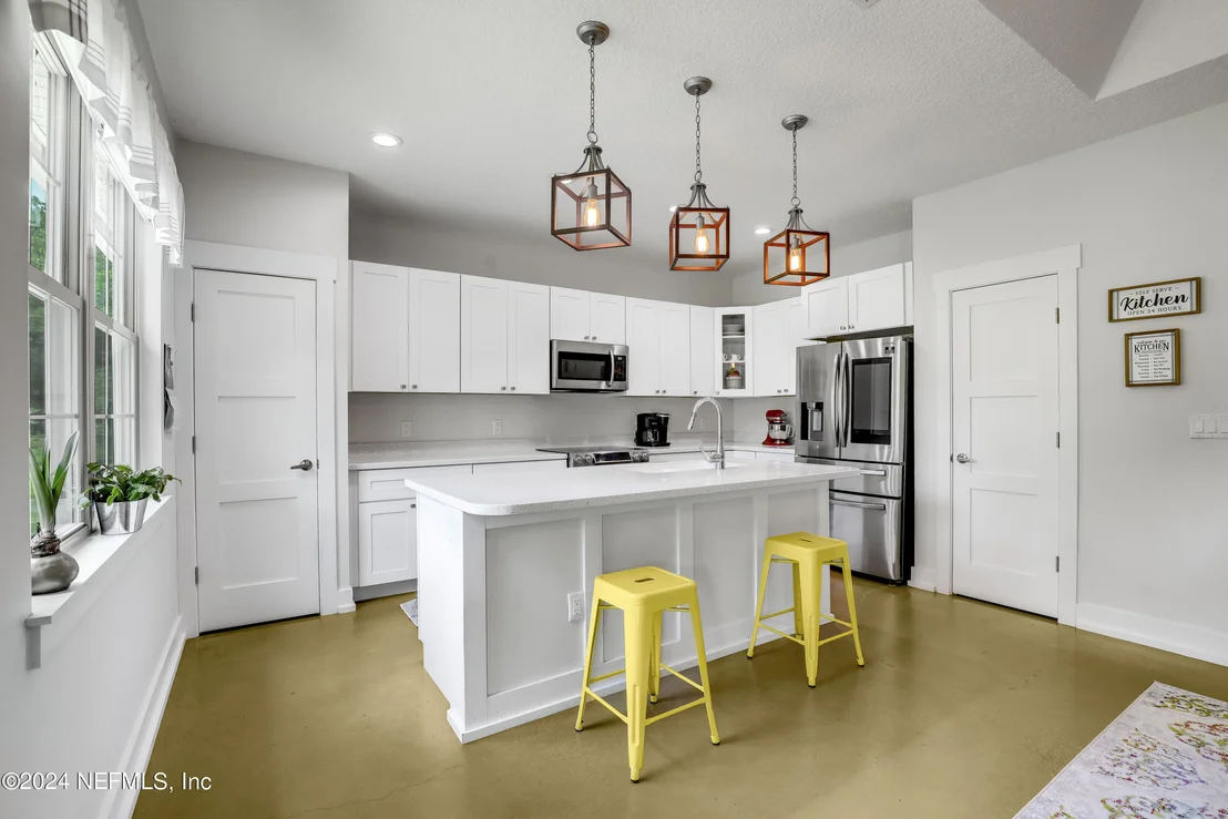 Photo of 540685 LEM TURNER Road