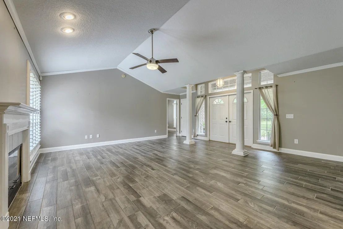 Photo of 370 CIRCLE Drive W