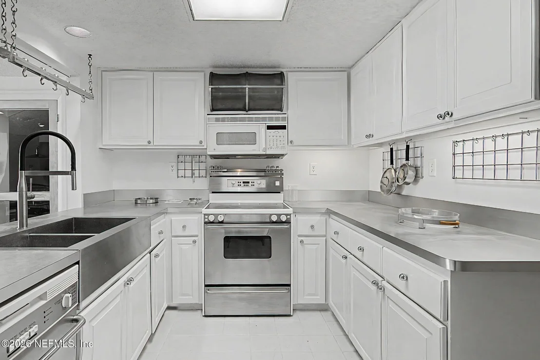 Photo of Unit 115 at 3115 HARBOR Drive