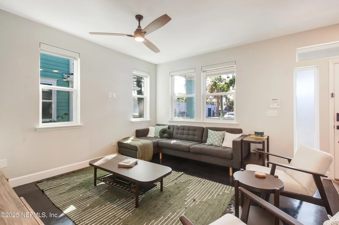 Photo of 1245 WALNUT Street