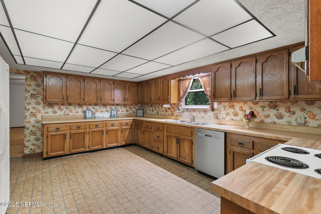 Photo of 1885 RIVER OAKS Drive