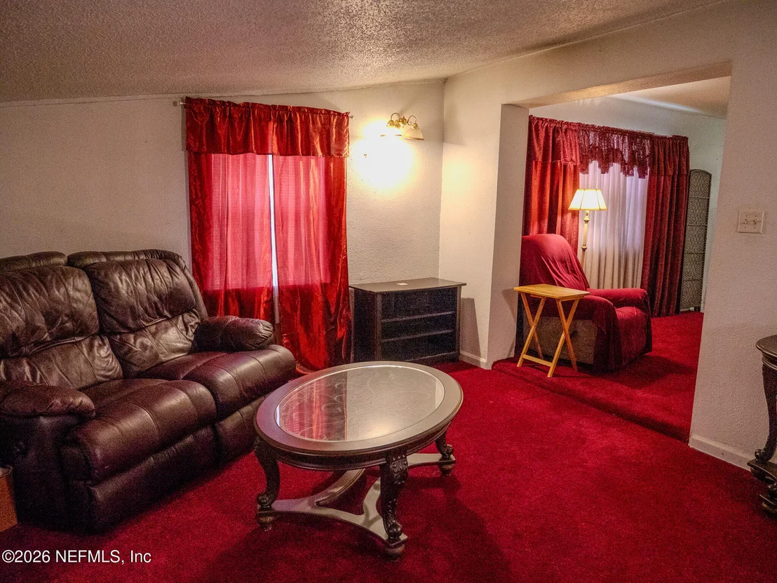 Photo of 8513 OAK LEAF Road