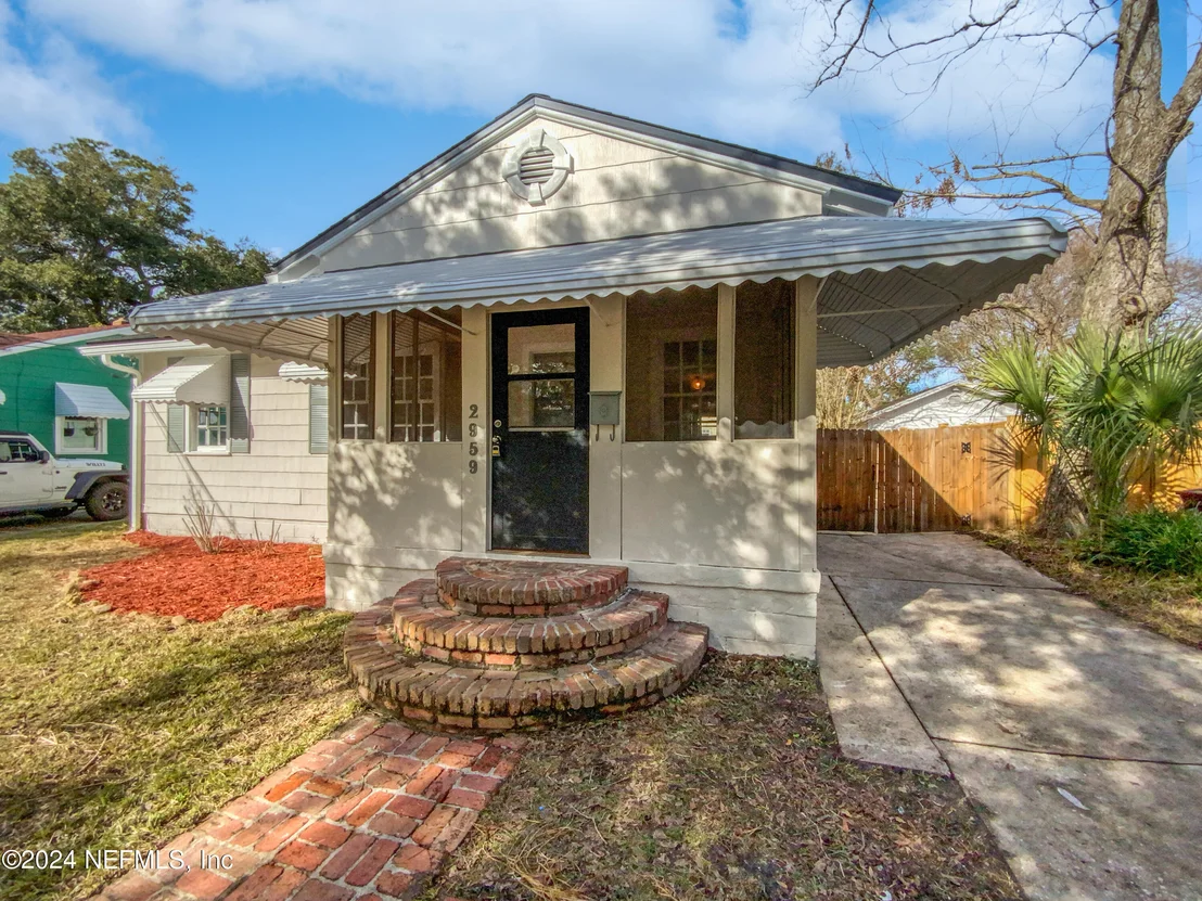 Photo of 2959 COLLIER Avenue