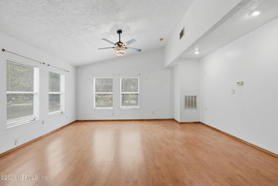 Photo of 246 AZALEA Avenue