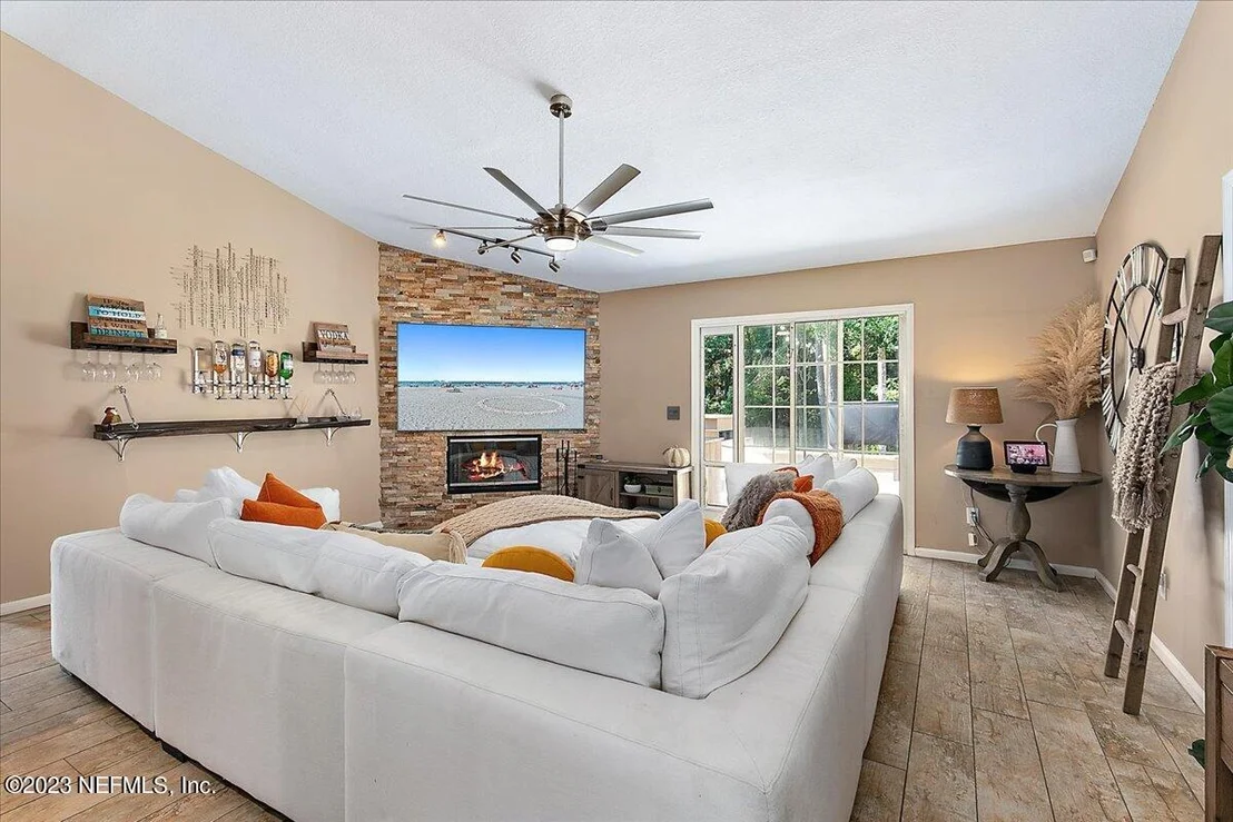 Photo of 910 LONG LAKE Drive