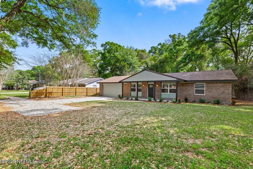 Photo of 1340 CLEMENTS Road