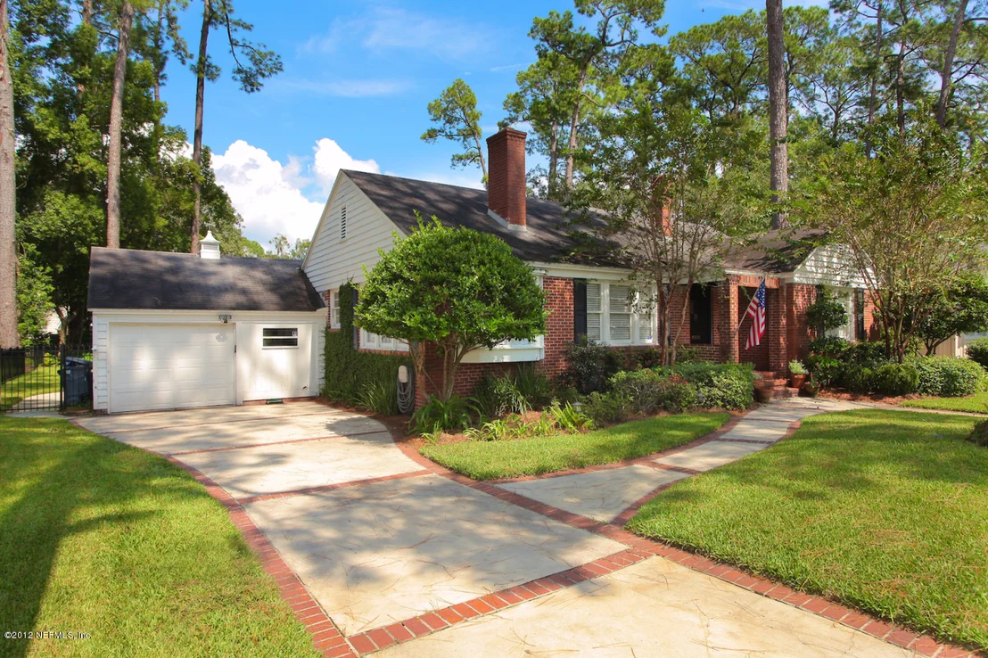Photo of 1405 Mapleton Road