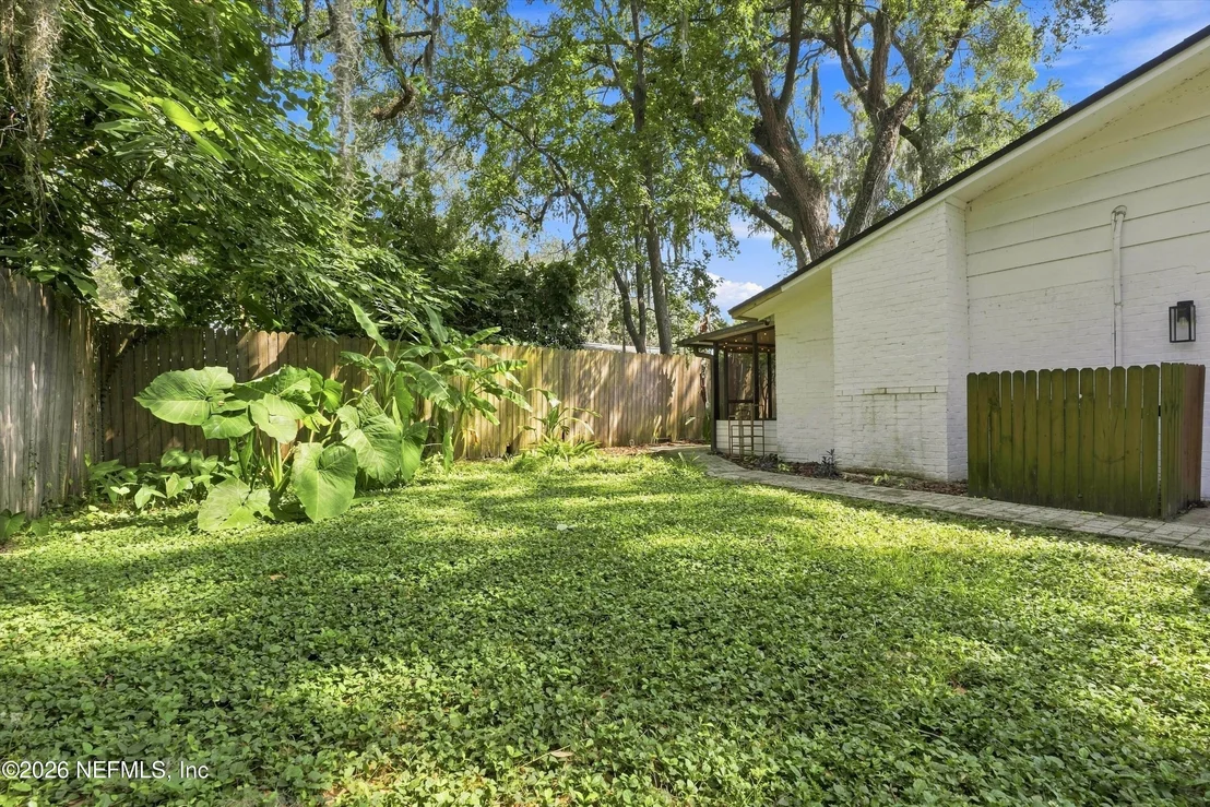 Photo of 1347 REDBUD Lane