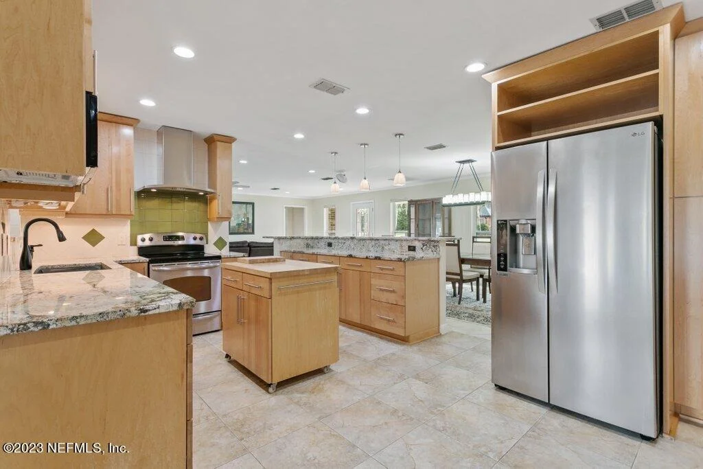 Photo of 241 OAK Drive S
