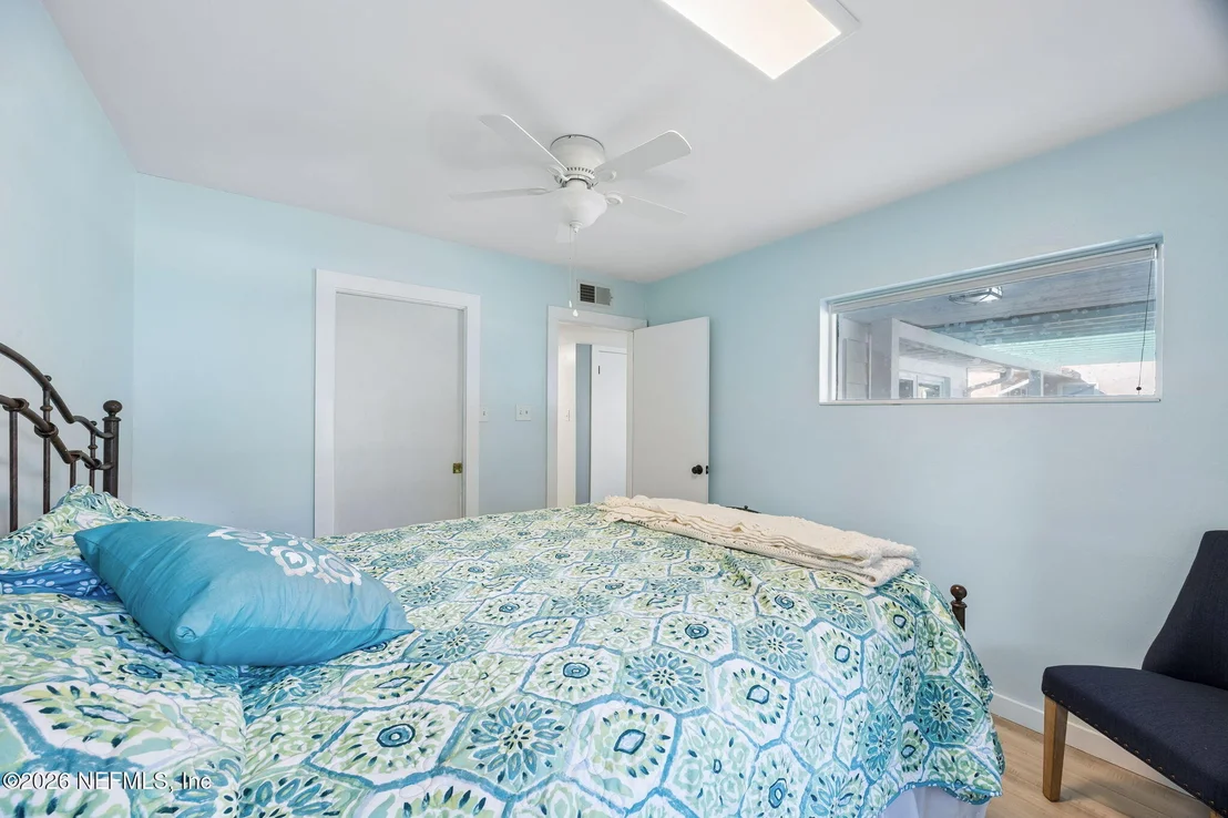 Photo of 930 RIVER Road