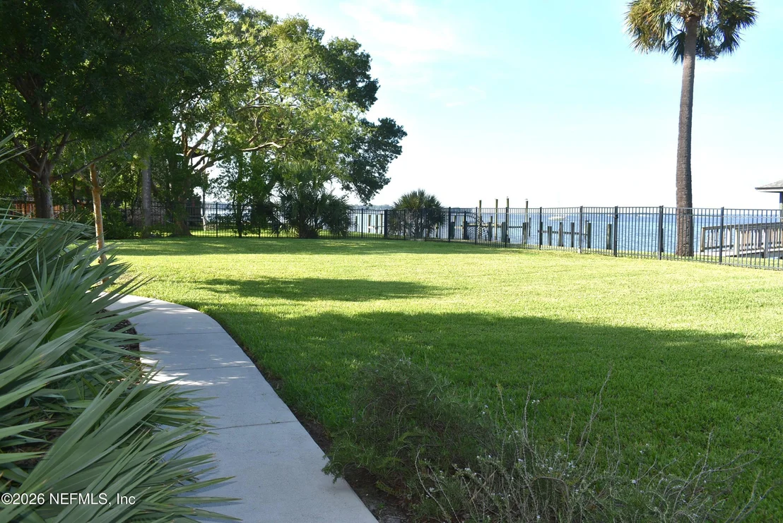 Photo of 1676 RIVER Road