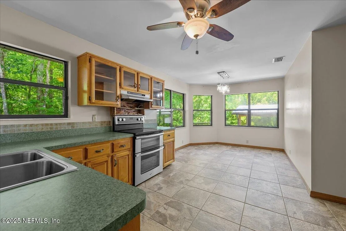 Photo of 792 RIDGELINE Road