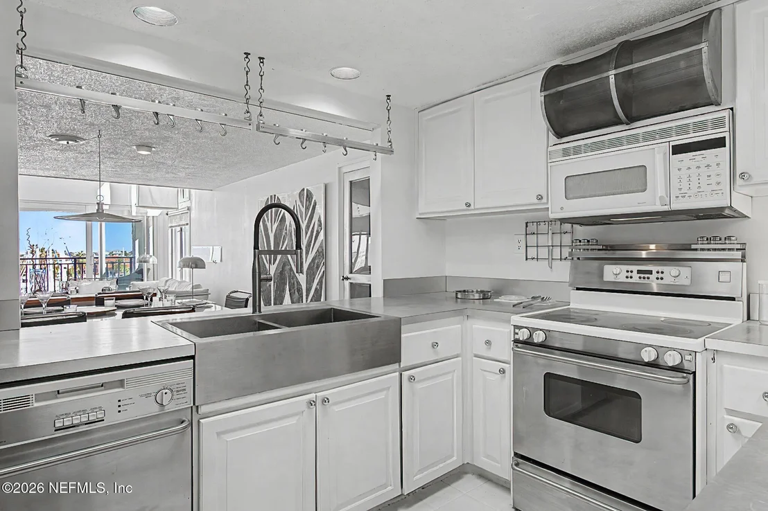 Photo of Unit 115 at 3115 HARBOR Drive