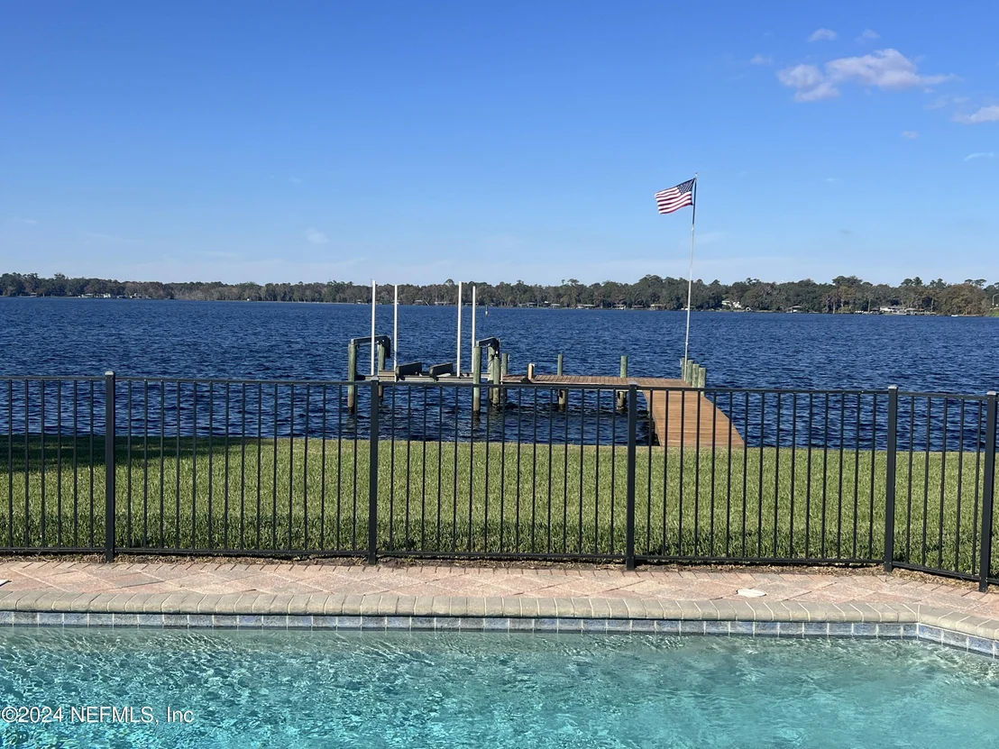 Photo of 487 CREIGHTON Road