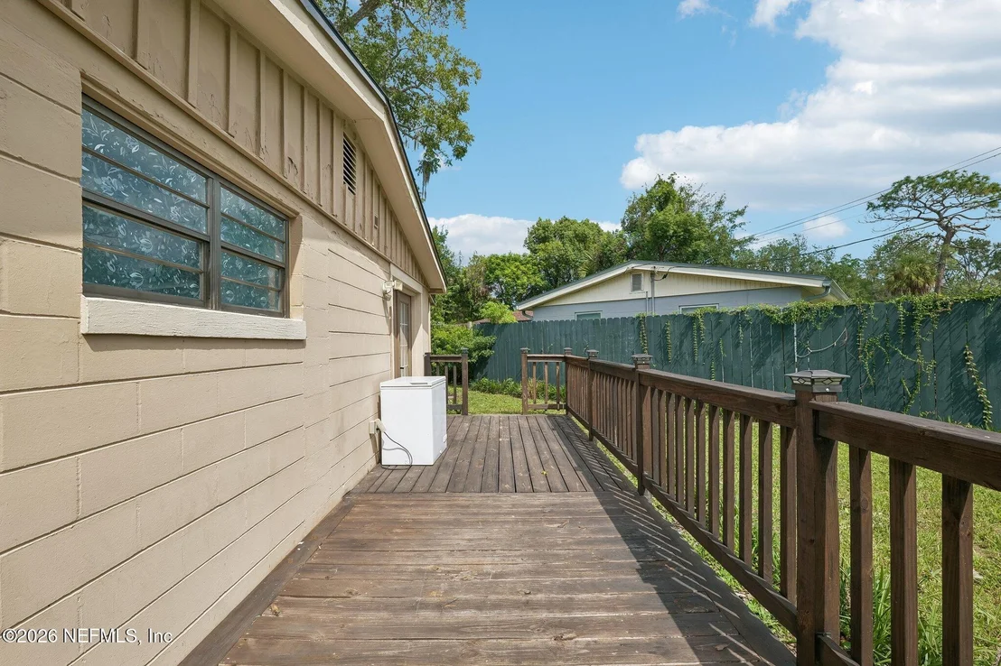 Photo of 5121 DUNSTAN Road