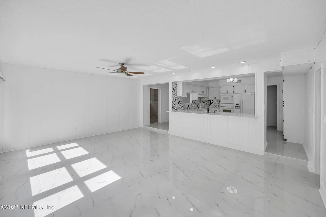 Photo of 2233 MAPLE LEAF Drive E