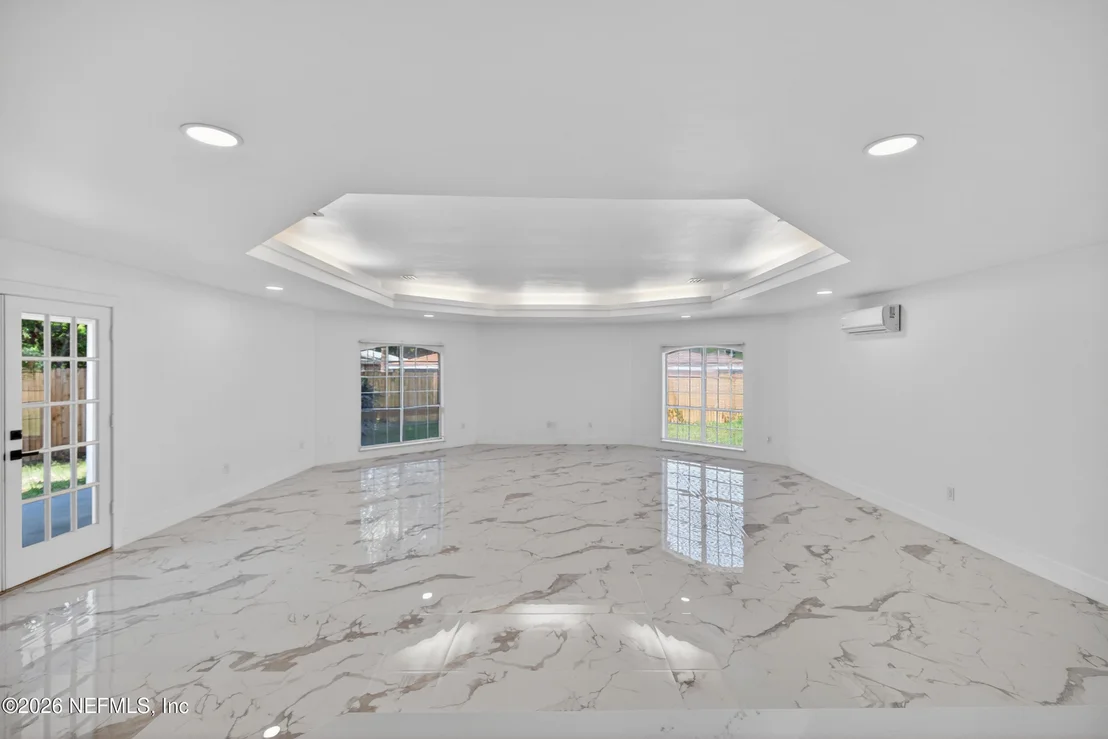 Photo of 1407 GRANDVIEW Drive