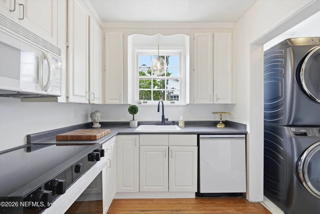 Photo of 1642 PERSHING Road