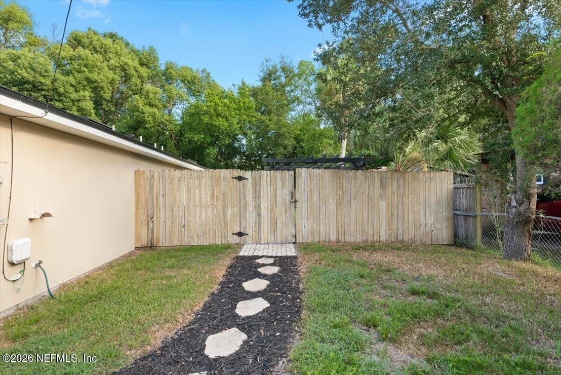 Photo of 6237 SYRINGA Lane