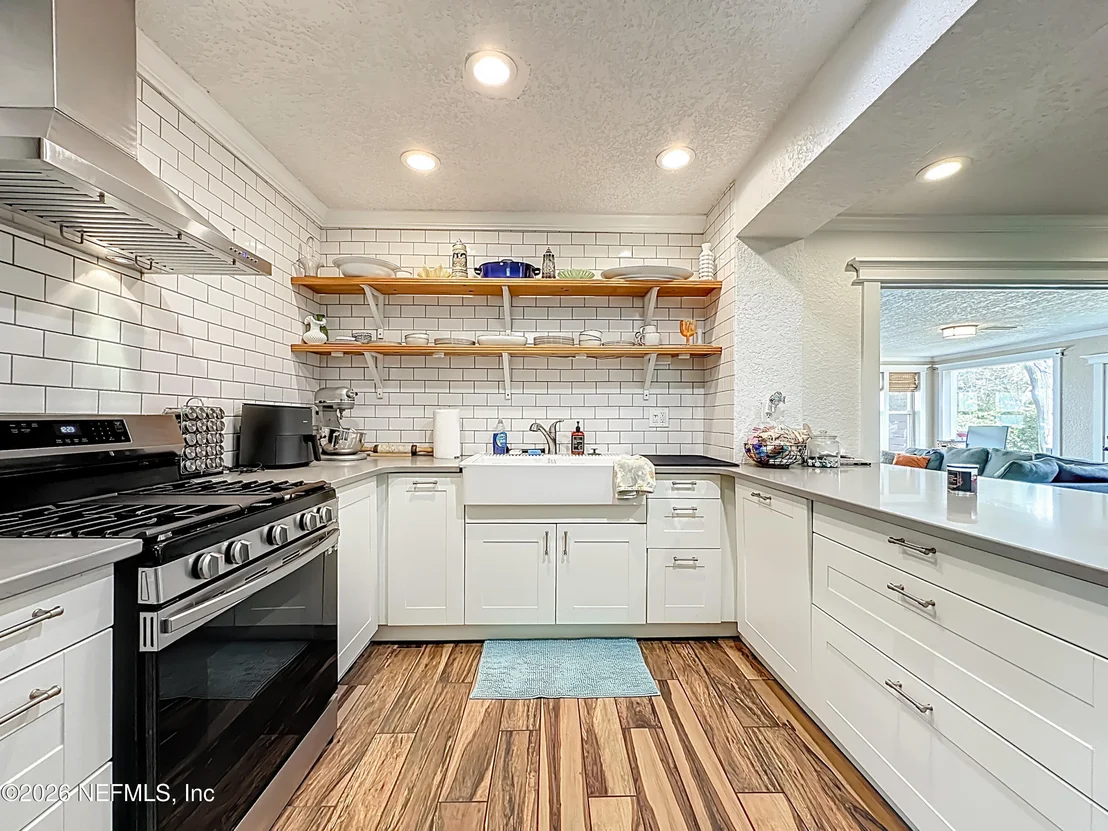 Photo of 18 SOLANO Avenue
