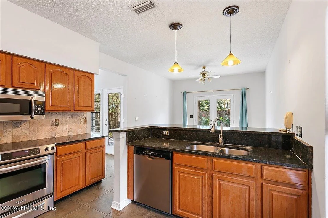 Photo of 513 OLEANDER Street