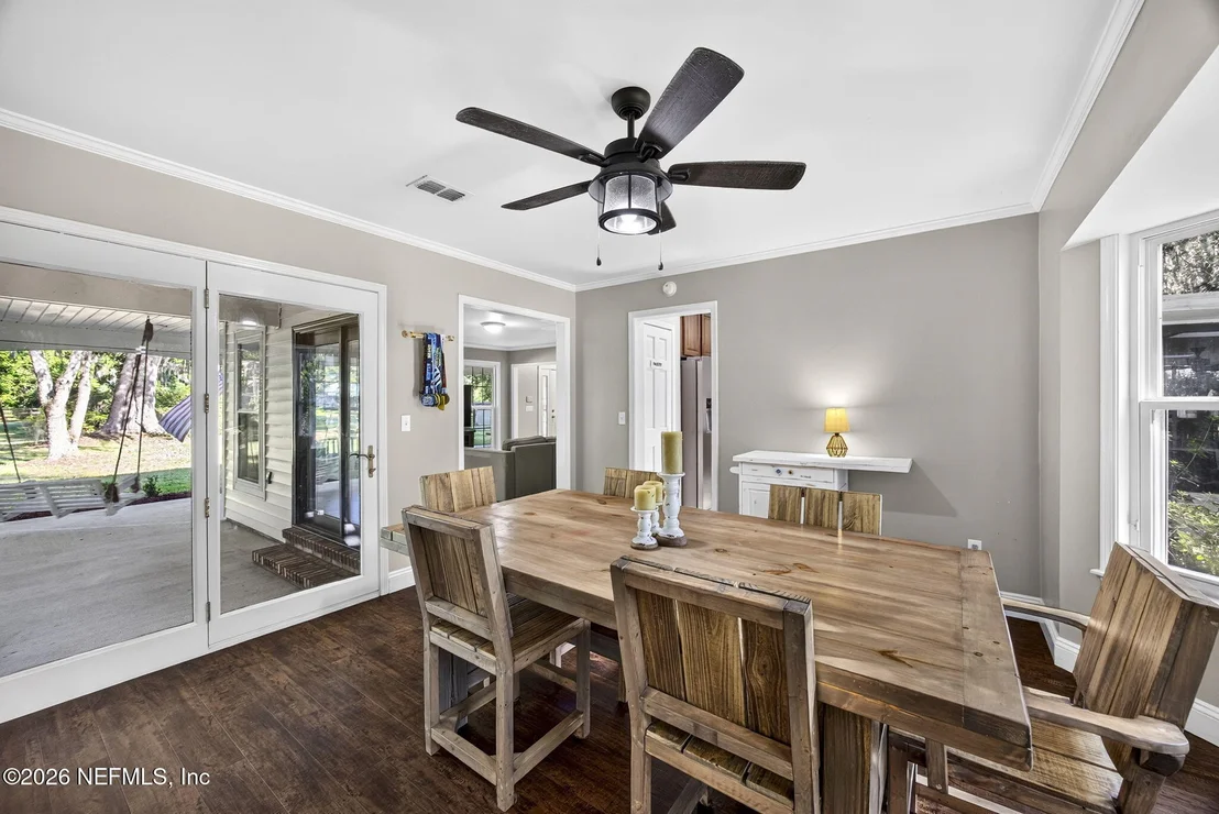 Photo of 8221 FOREST Court