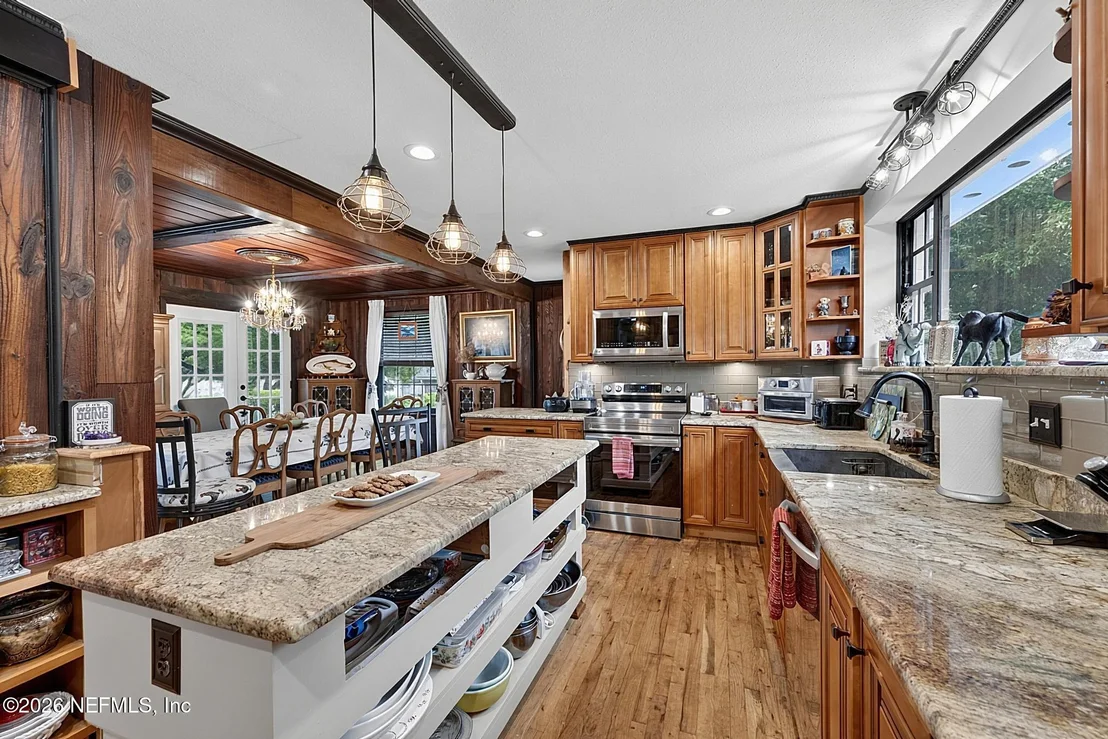 Photo of 1375 CEDAR BAY Road