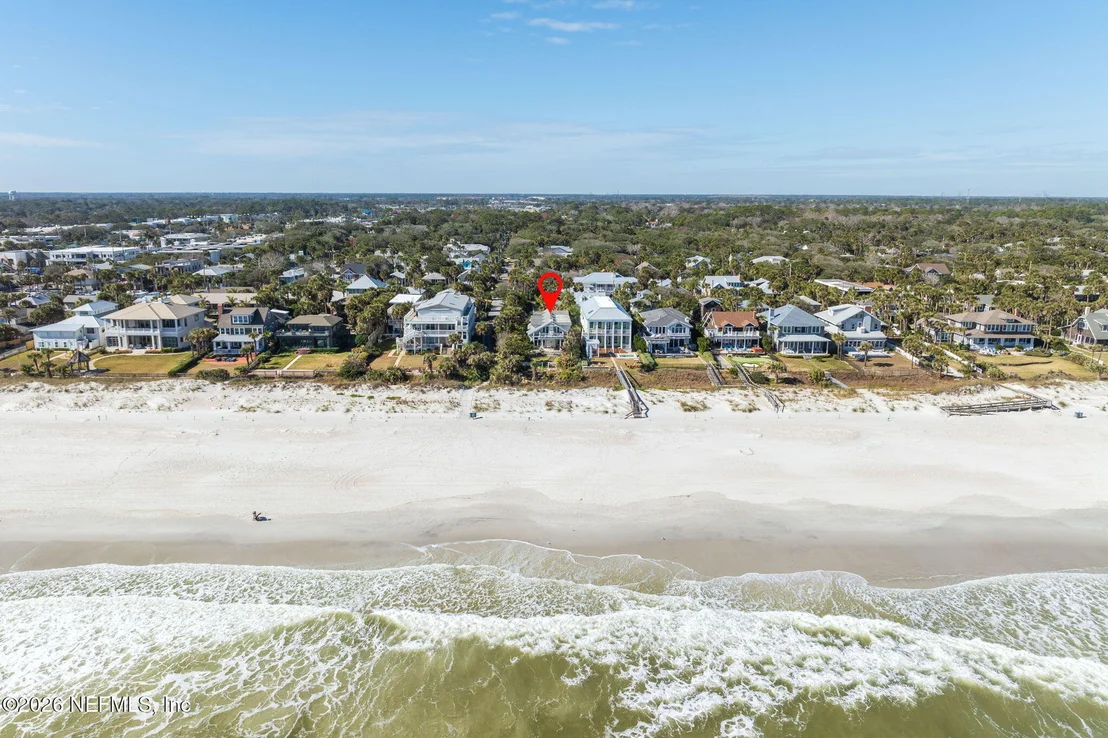 Photo of 211 BEACH Avenue