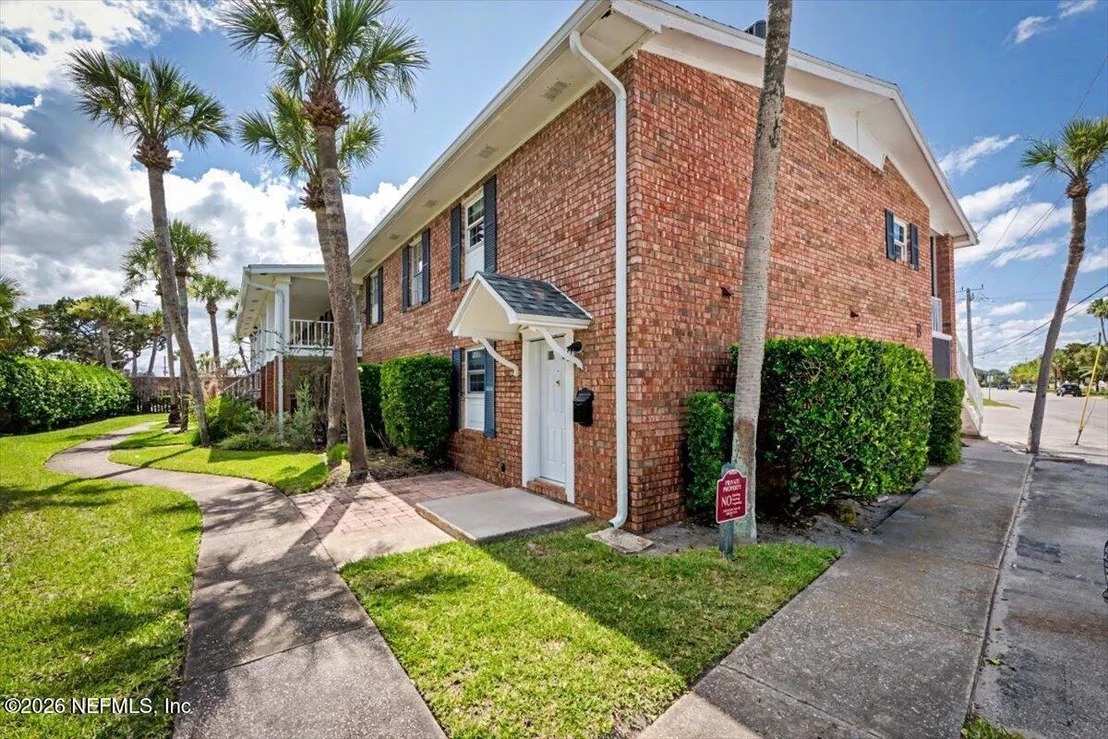 Photo of Unit 6B at 22 COMARES Avenue