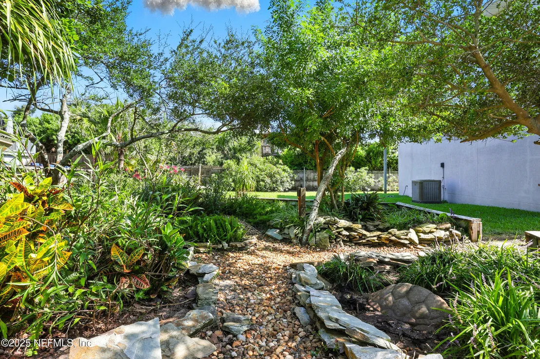 Photo of 41 MILLIKEN Lane