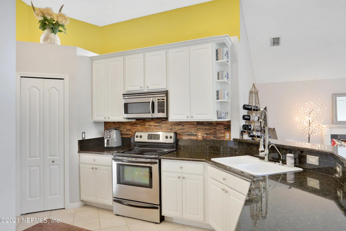 Photo of 321 JOHNS GLEN Drive