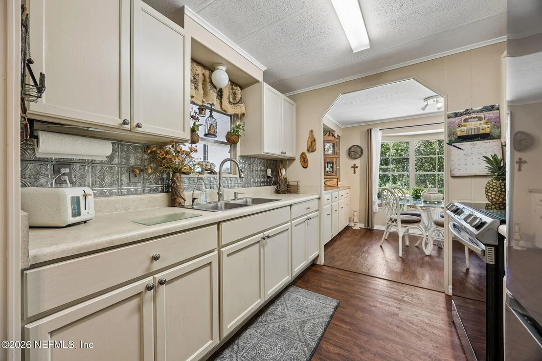 Photo of 110 PLUMOSA Drive