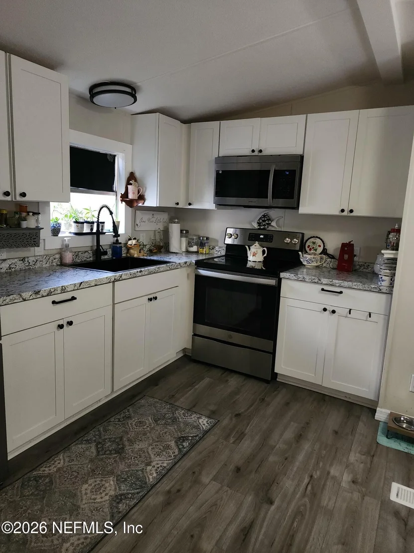Photo of 231 LAKEVIEW Court