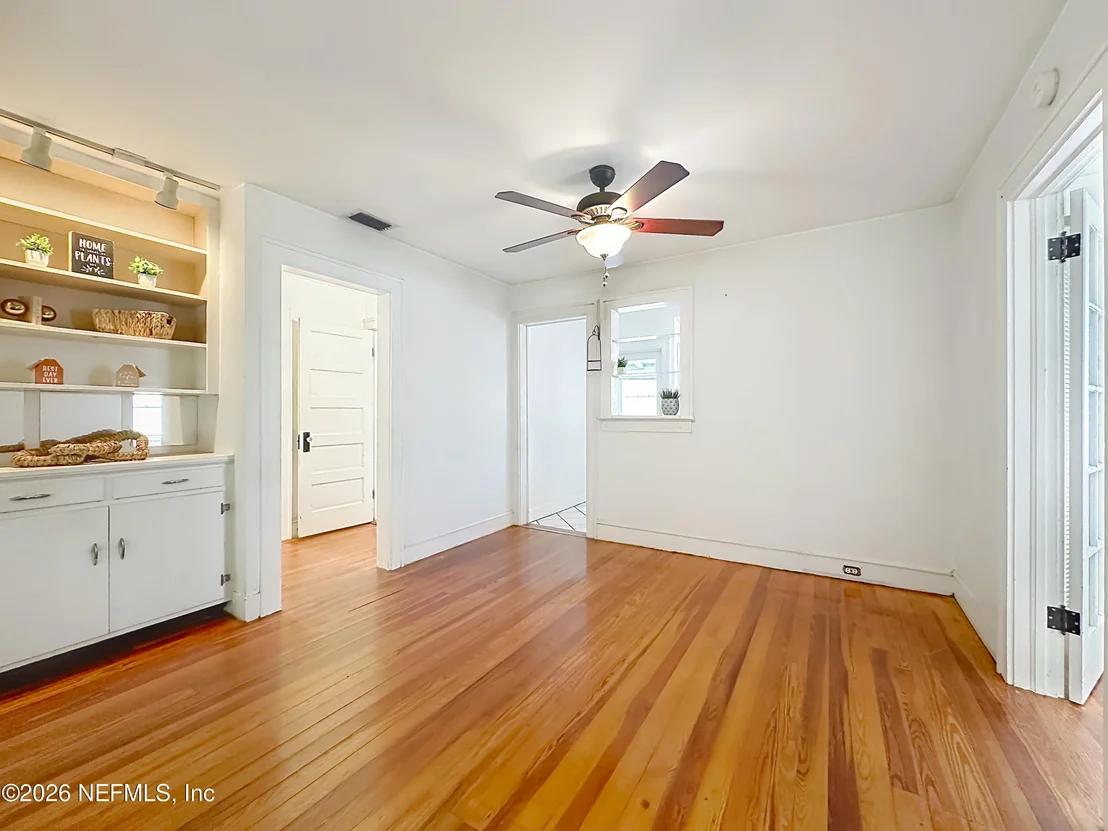 Photo of 17 BALLARD Avenue