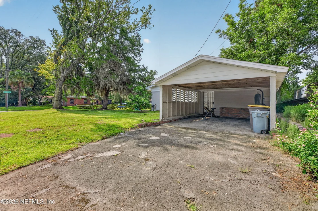 Photo of 1212 CRESTFIELD Road