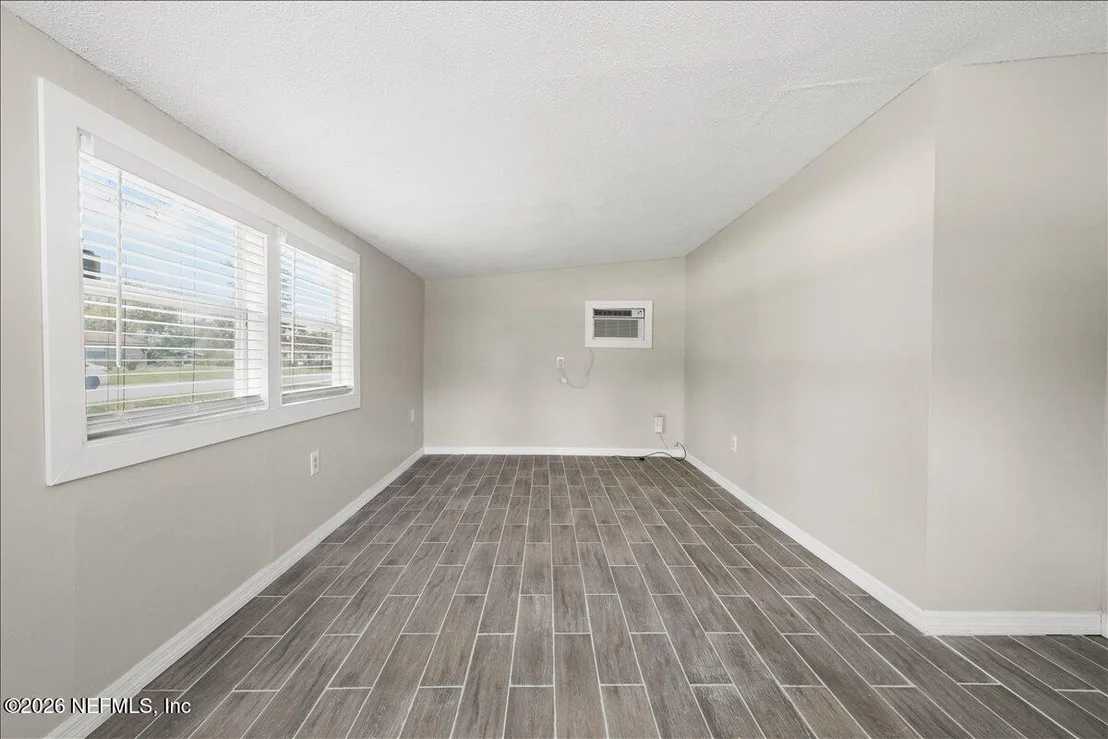 Photo of 215 EDSON Drive