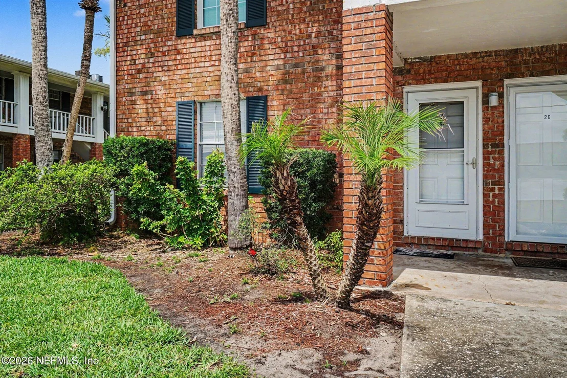 Photo of Unit 1C at 22 COMARES Avenue