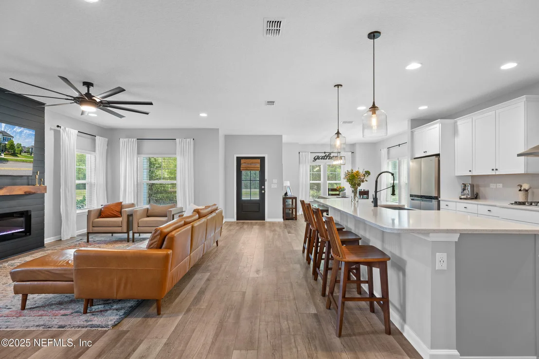 Photo of 1127 TRAILMARK Drive
