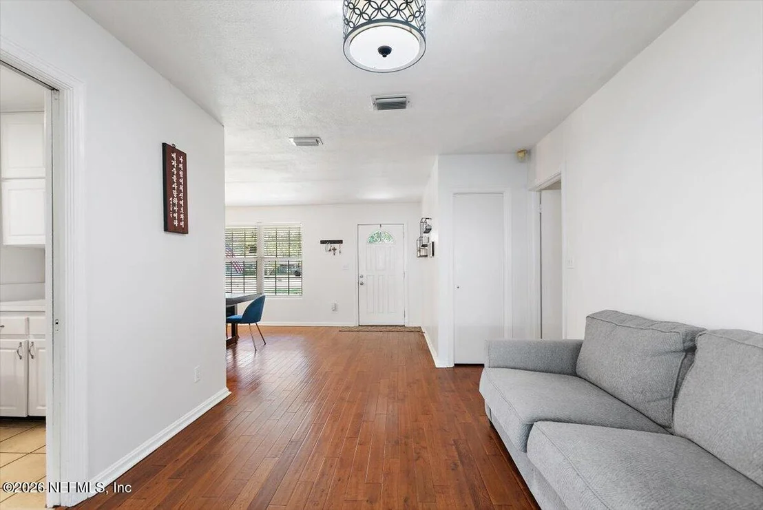 Photo of 560 MANDALAY Road