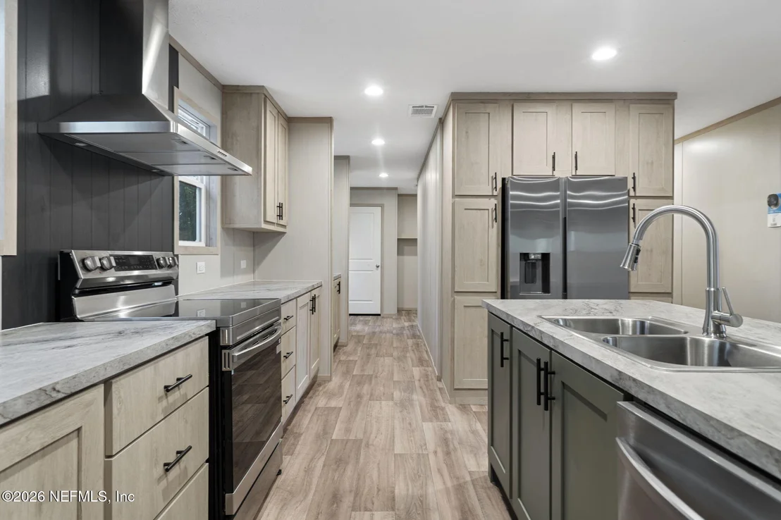 Photo of 6109 CENTER Circle